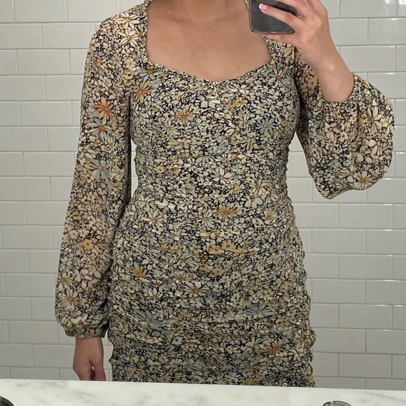 ASTR the Label Marcella Ruched Floral Mini Dress - BLACK-YELLOW FLORAL / M - Picture 9 of 10